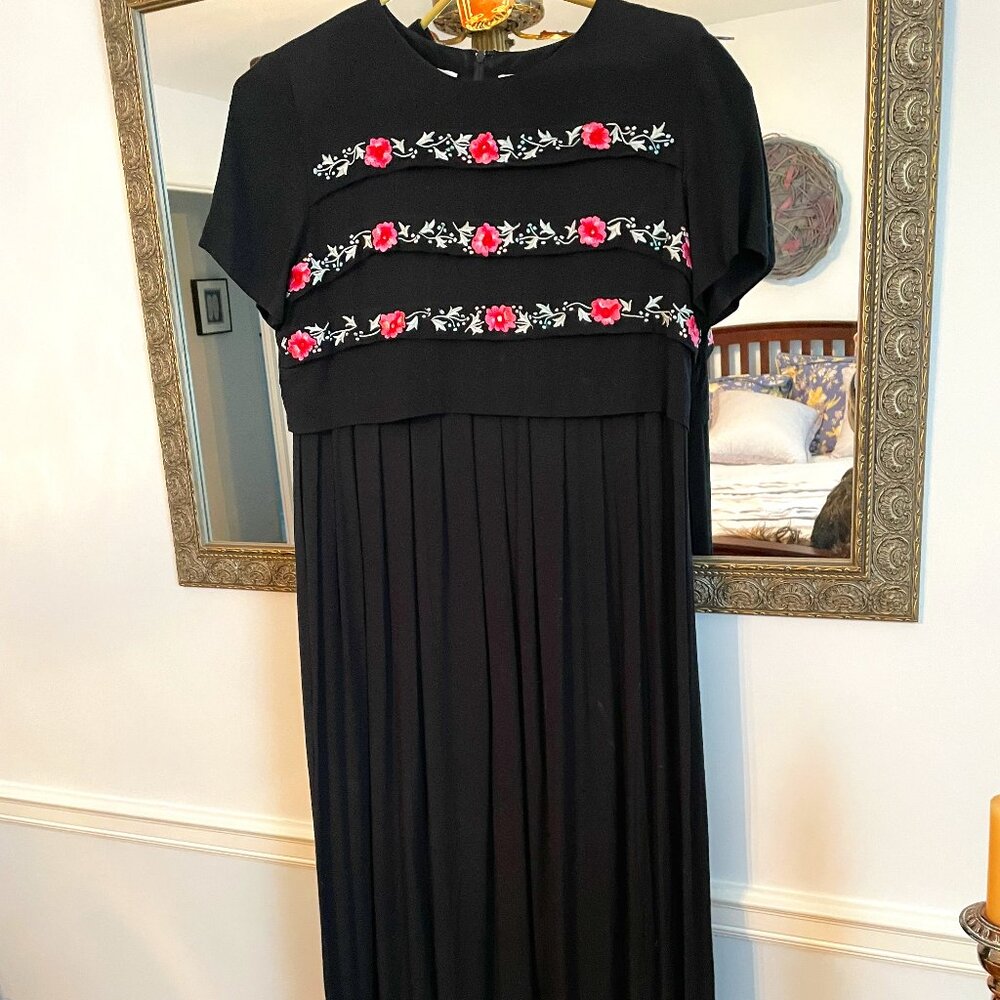 Black midi with floral embroidery